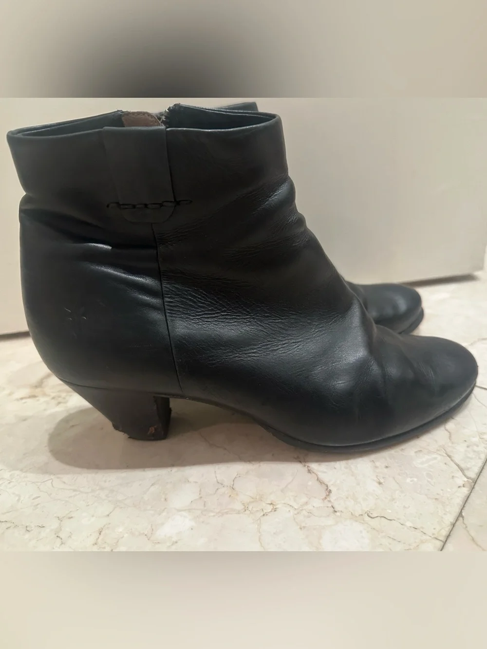 FRYE Phoebe Bootie Women's Side Zipper, Black Leather Ankle Boot Size 7.5